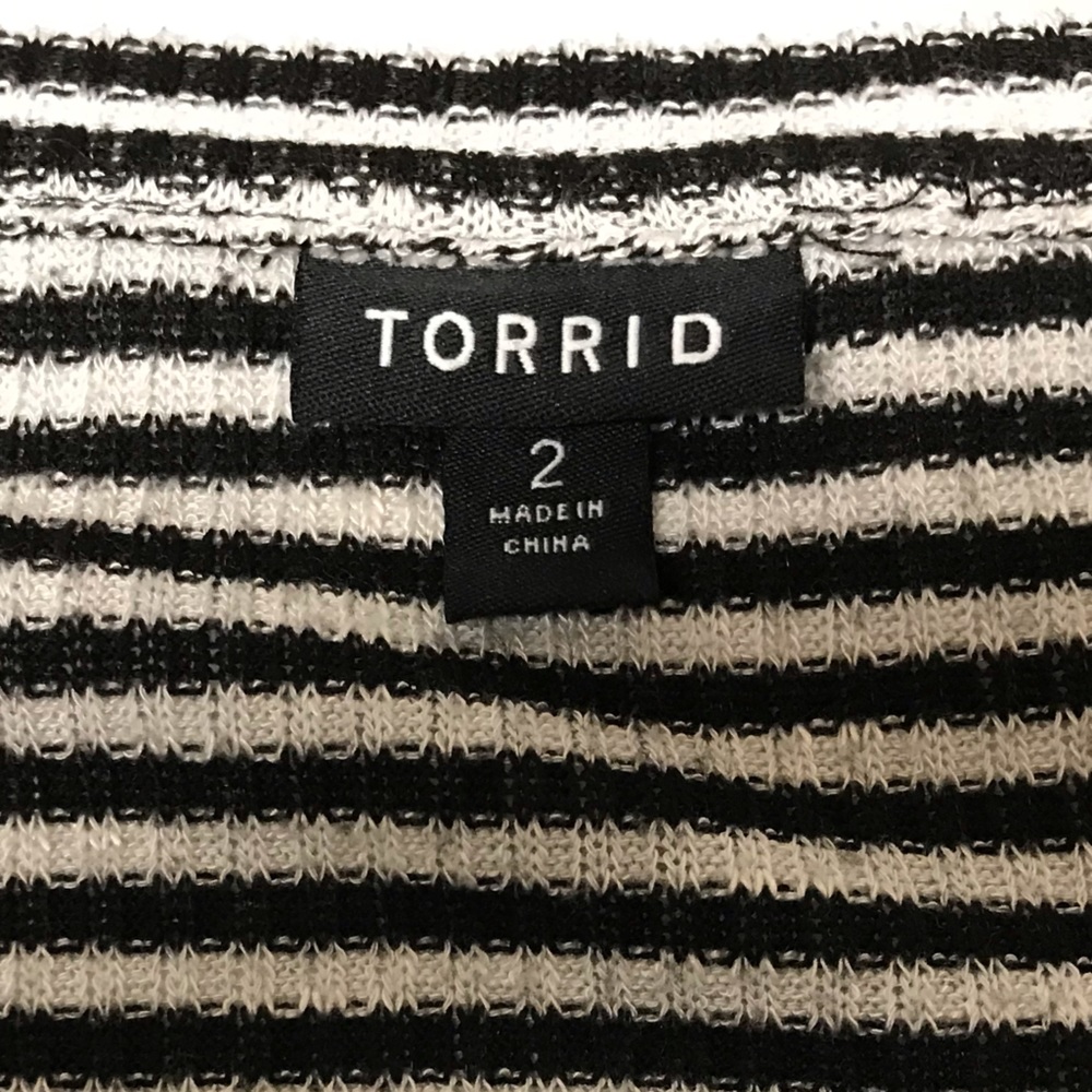 Torrid Size 2 - Picture 2 of 9